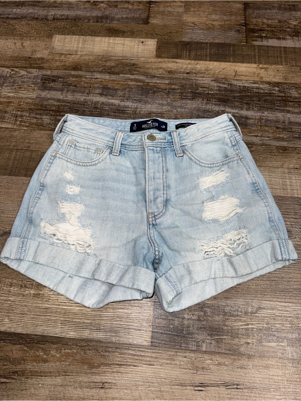 Hollister High Rise Boyfriend Denim Shorts Distressed Light Wash Size 3 W26